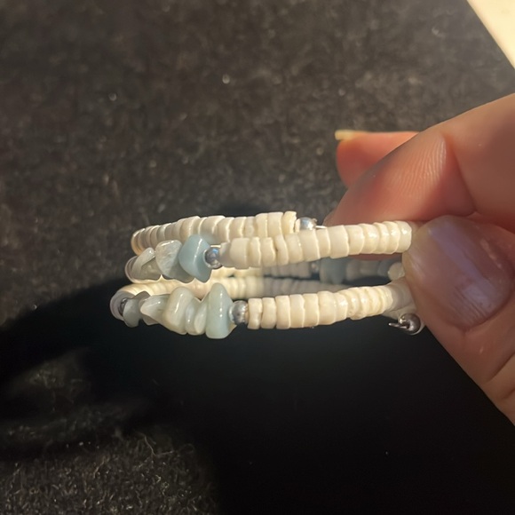 Shell chipped wire wrapped bracelet - Picture 3 of 5